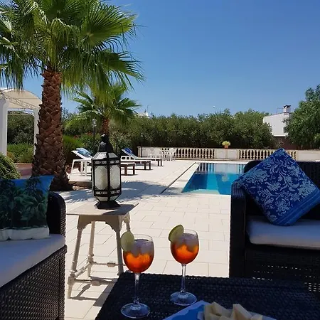 Masseria San Dana Bed & Breakfast *